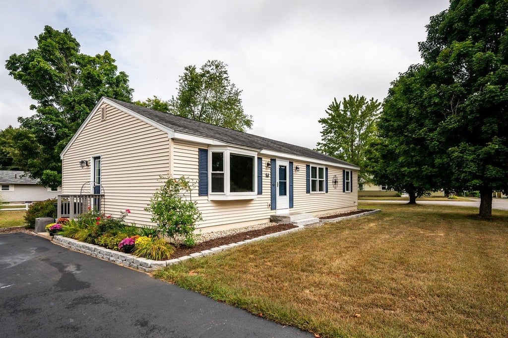 Photo of 1 Pinkham Avenue, Somersworth, NH 03878 (MLS # 5108417)