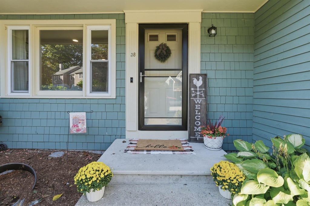 Photo of 38 Walnut Circle, Merrimack, NH 03054 (MLS # 5113532)