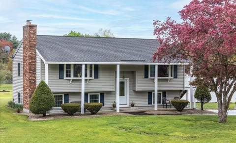 Photo of 6 Kemo Circle, Litchfield, NH 03052 (MLS # 5088871)