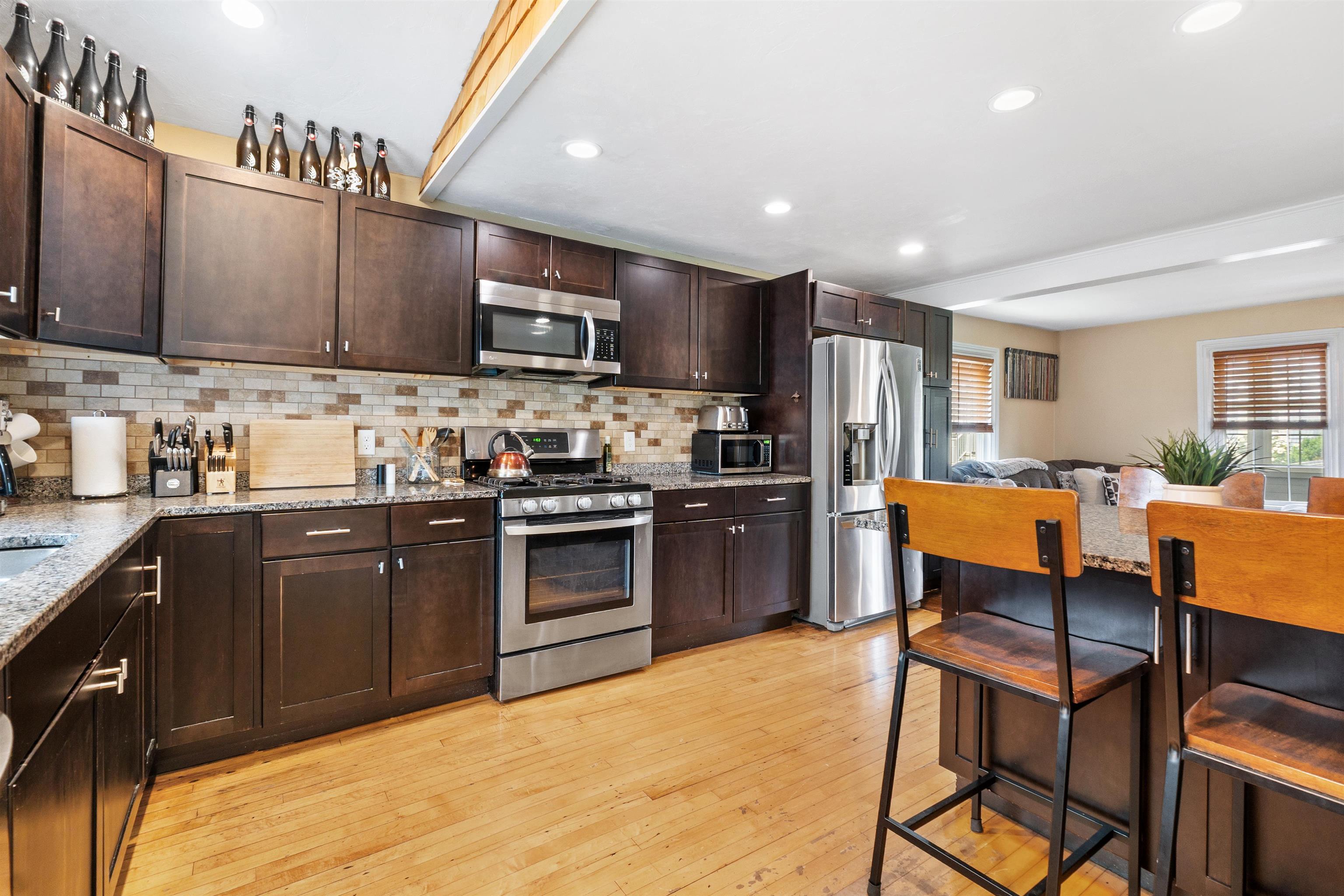 12 Woodbury Avenue