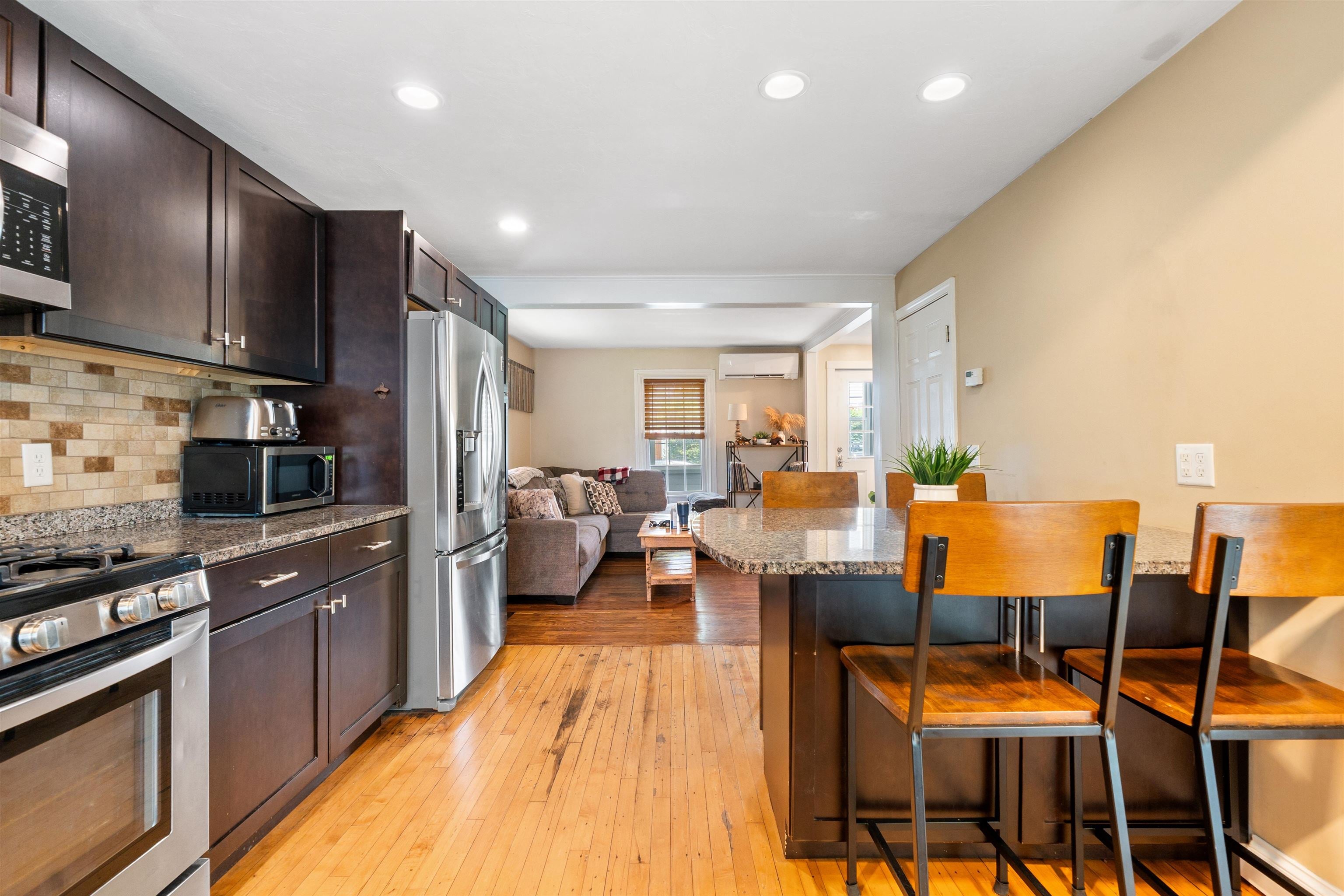 12 Woodbury Avenue