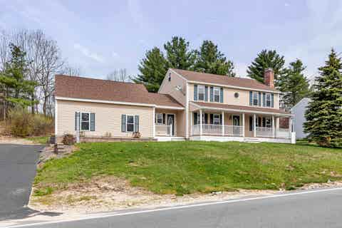 Photo of 149 Barretts Hill Road, Hudson, NH 03051 (MLS # 5085686)