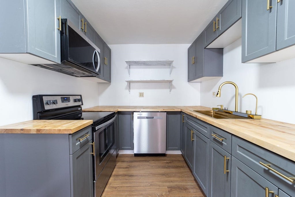 Photo of 14 Winter Street, Plymouth, NH 03264 (MLS # 5084640)