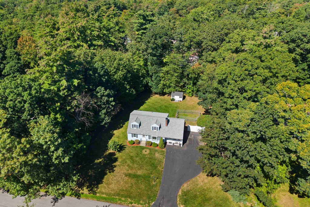 Photo of 7 Olde Coach Road, Derry, NH 03038 (MLS # 5109890)