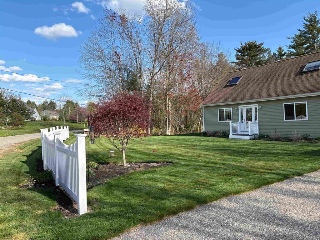 Photo of 28 Doe Farm Lane, Newmarket, NH 03857 (MLS # 5088182)