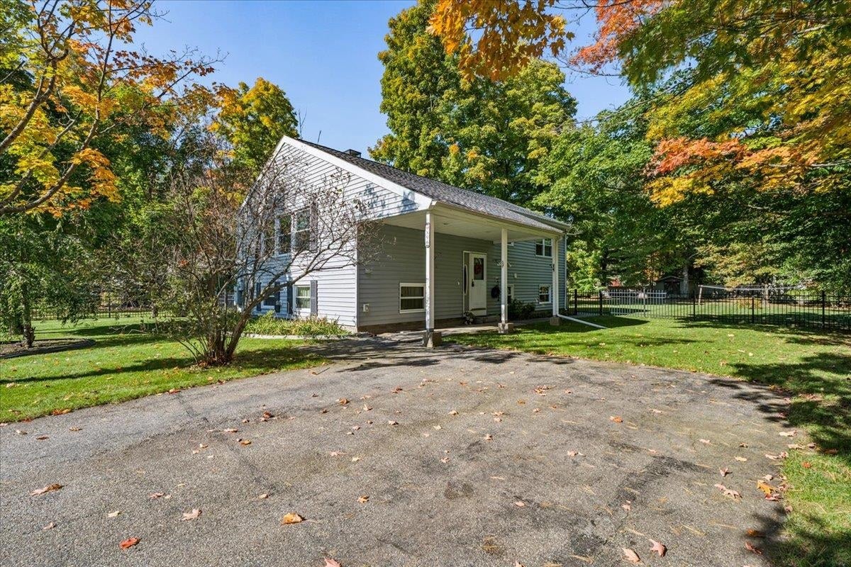 896 Bodwell Road
