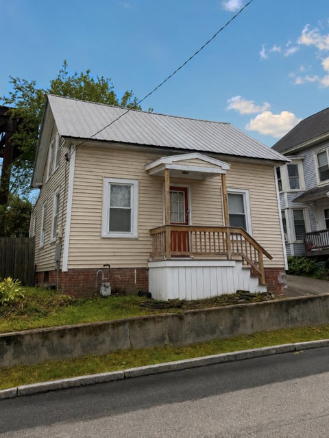 27 Pierce Street, Dover, NH 03820 - #: 5108524
