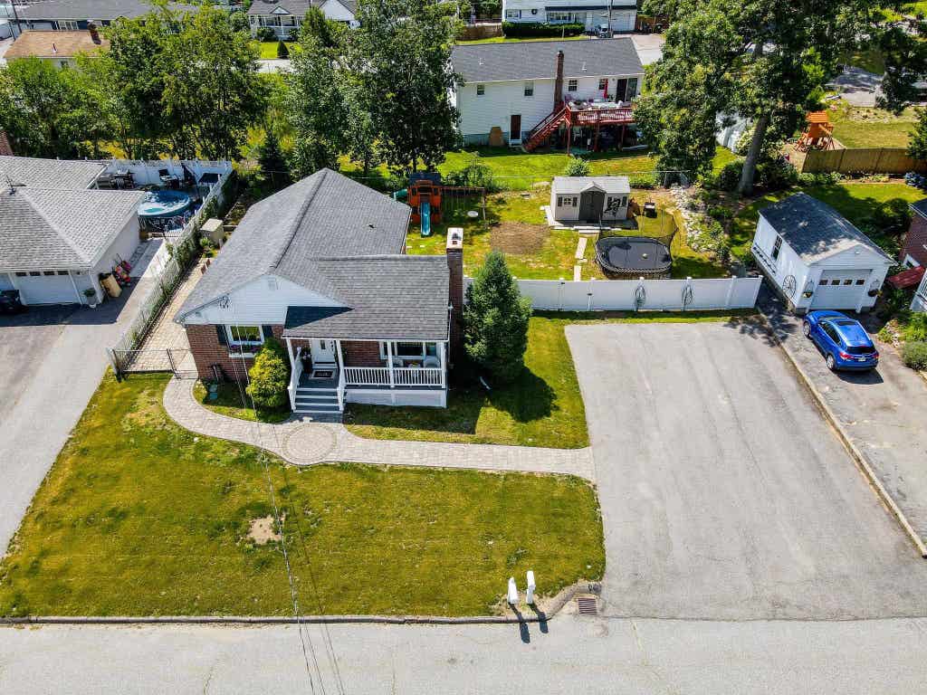 Photo of 15 Irving Street, Salem, NH 03079 (MLS # 5103456)