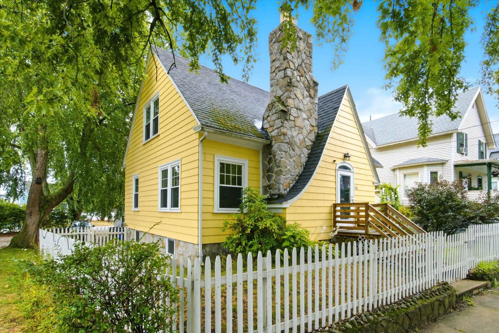 Photo of 783 Hanover Street, Manchester, NH 03104 (MLS # 5107958)