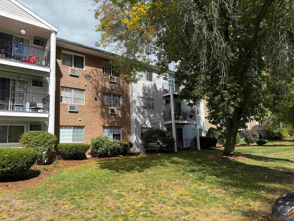 Photo of 385 Huse Road #18, Manchester, NH 03103 (MLS # 5114383)