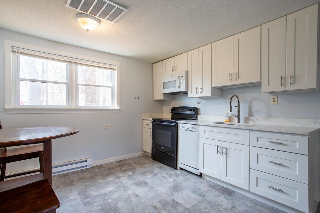 Photo of 21 Folly Mill Terrace #7-B, Seabrook, NH 03874 (MLS # 5096593)