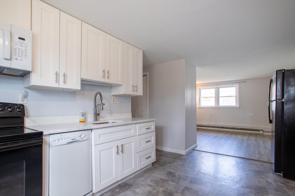 Photo of 21 Folly Mill Terrace #7-B, Seabrook, NH 03874 (MLS # 5096593)