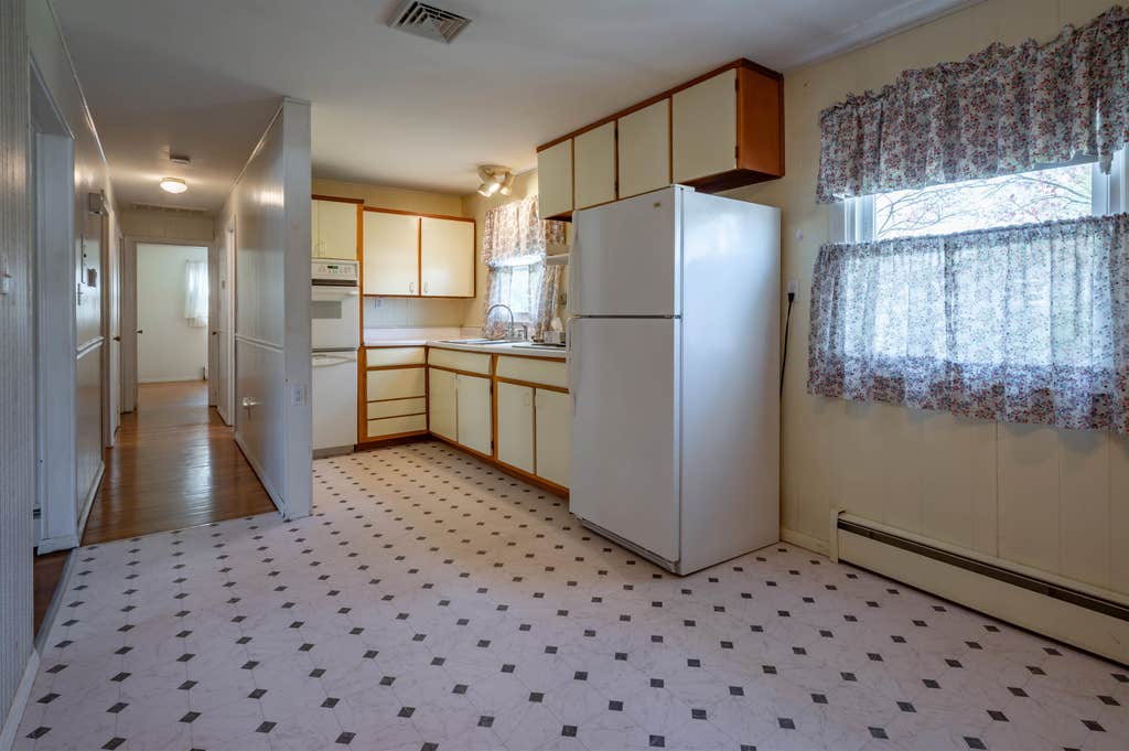 Photo of 3 Derby Circle, Nashua, NH 03062 (MLS # 5087563)
