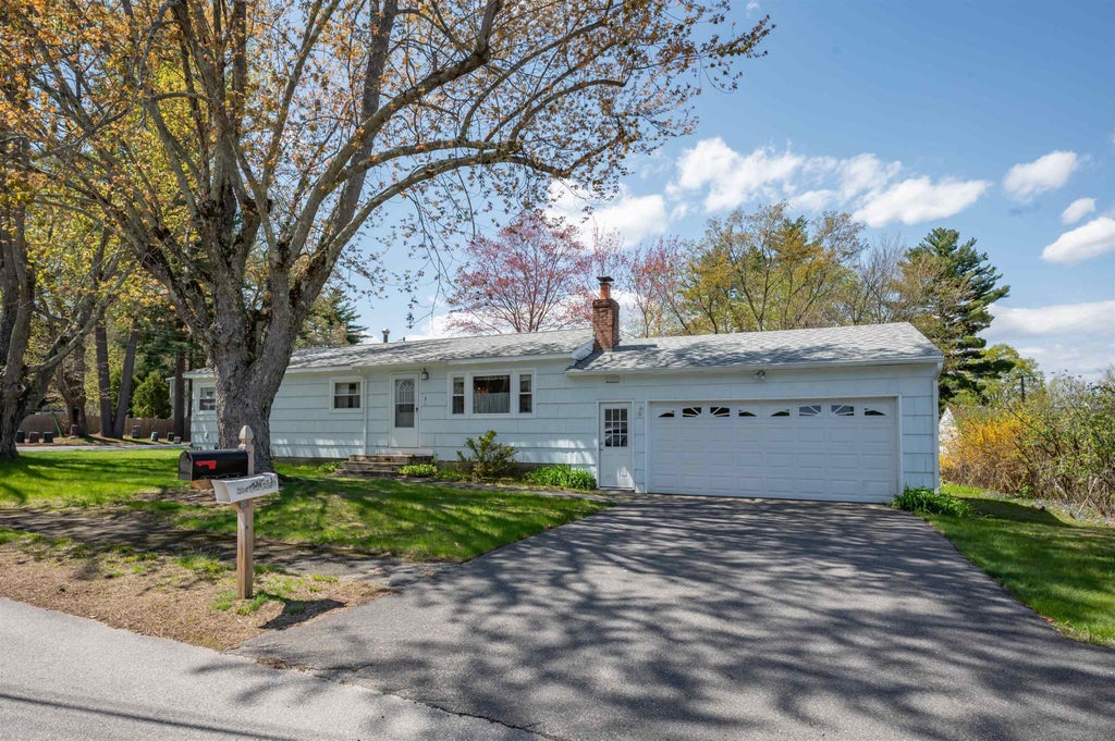 Photo of 3 Derby Circle, Nashua, NH 03062 (MLS # 5087563)