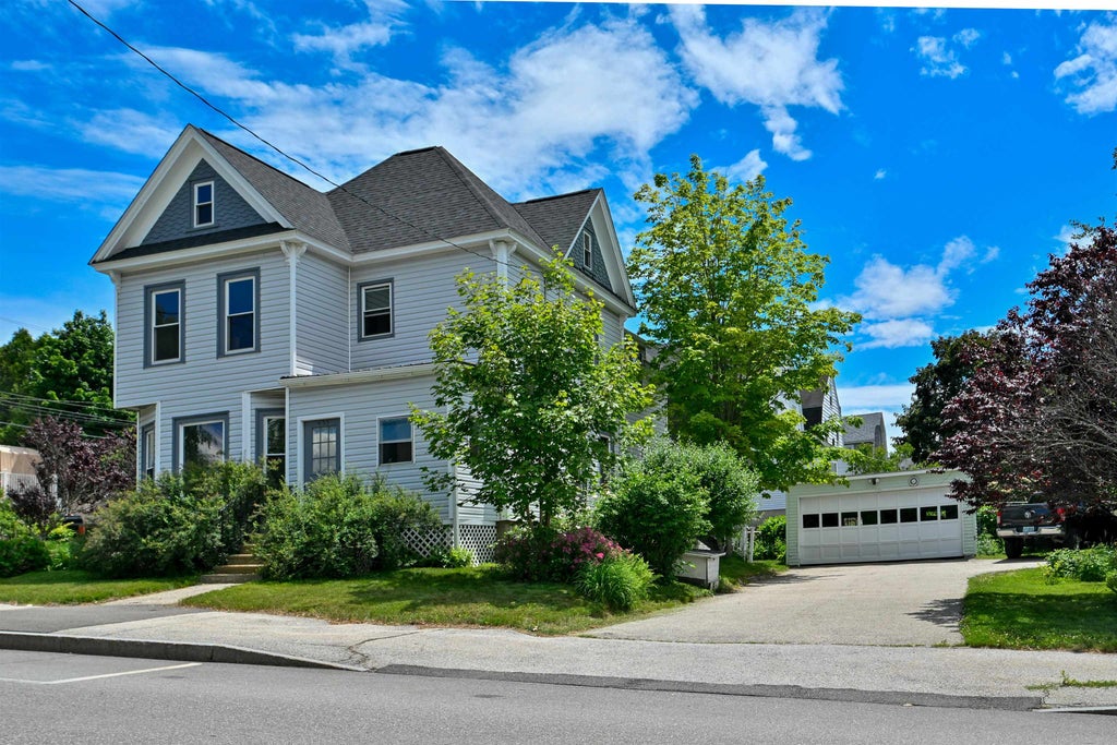 Photo of 455 Bridge Street, Manchester, NH 03104 (MLS # 5099039)