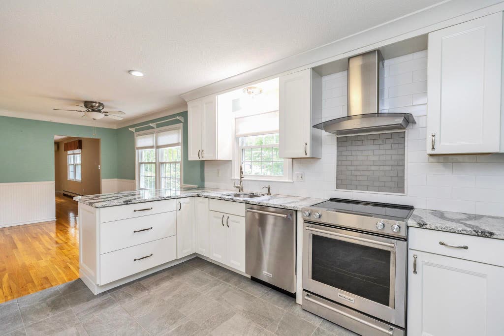 Photo of 20 Forest Drive, Bedford, NH 03110 (MLS # 5105979)