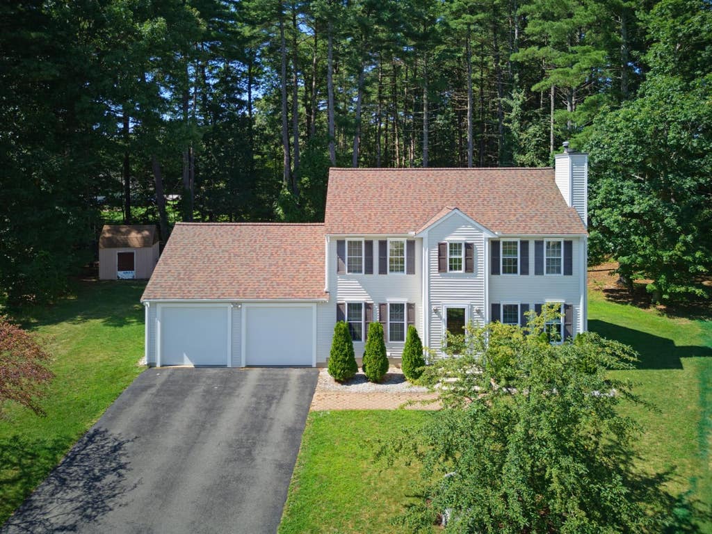 Photo of 4 Danville Circle, Merrimack, NH 03054 (MLS # 5103400)