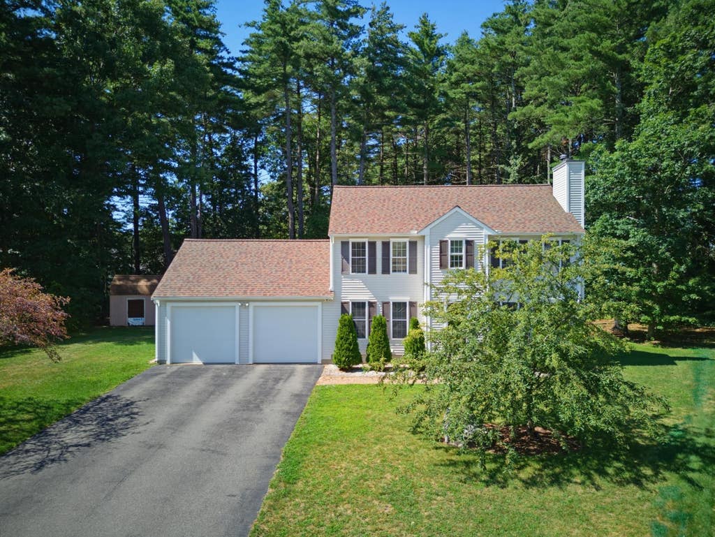 Photo of 4 Danville Circle, Merrimack, NH 03054 (MLS # 5103400)