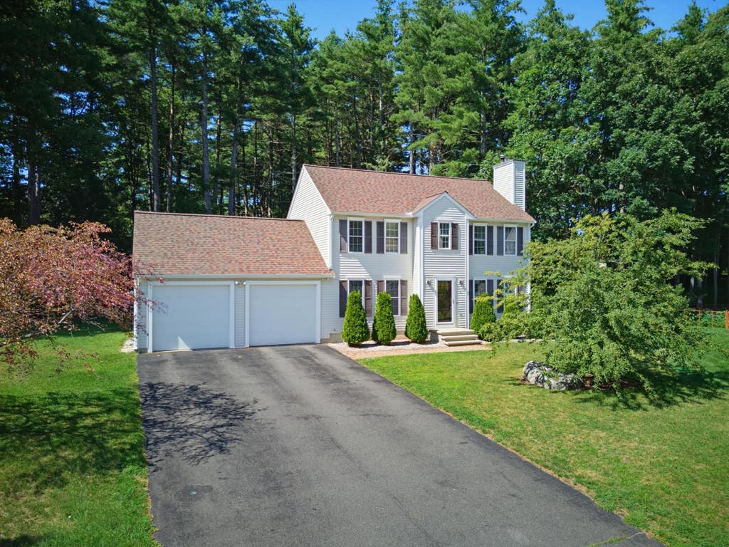 Photo of 4 Danville Circle, Merrimack, NH 03054 (MLS # 5103400)