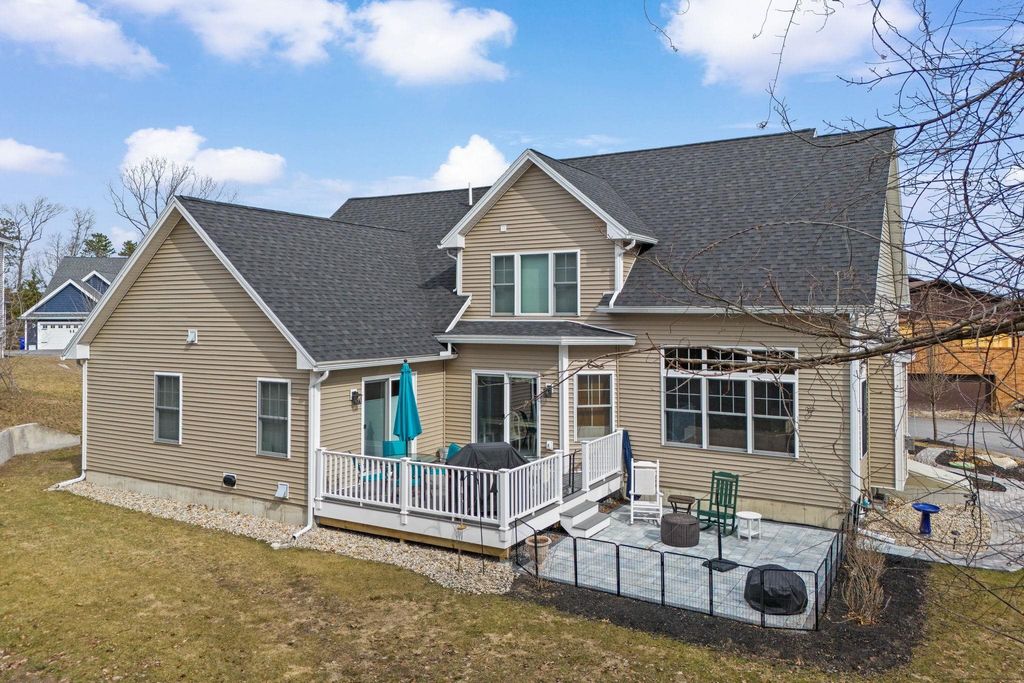 Photo of 33 Sable Way #2, Manchester, NH 03102 (MLS # 5082254)