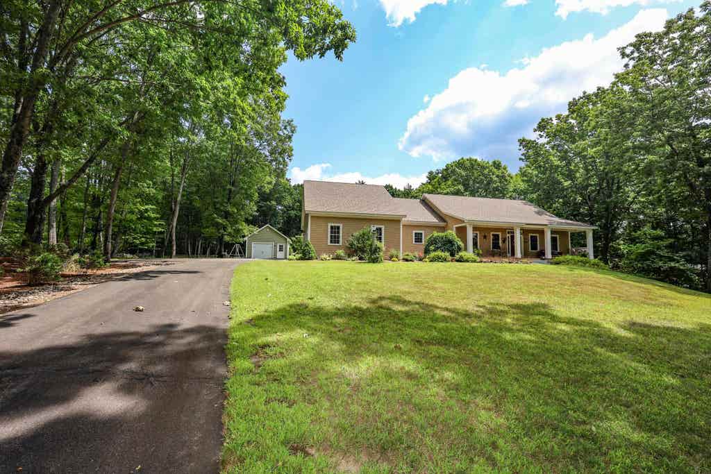 Photo of 237 Grapevine Road, Dunbarton, NH 03046 (MLS # 5104802)