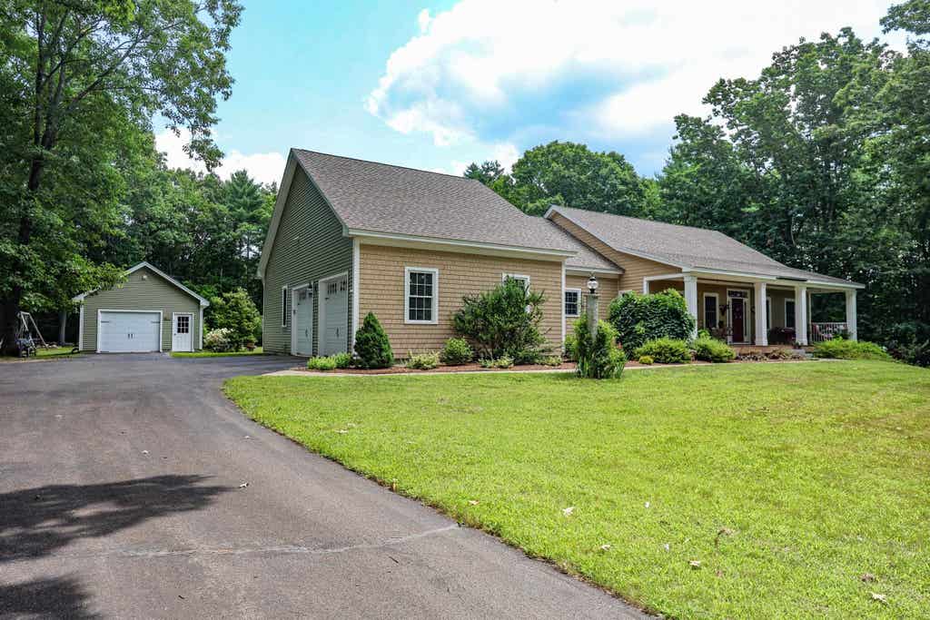 Photo of 237 Grapevine Road, Dunbarton, NH 03046 (MLS # 5104802)