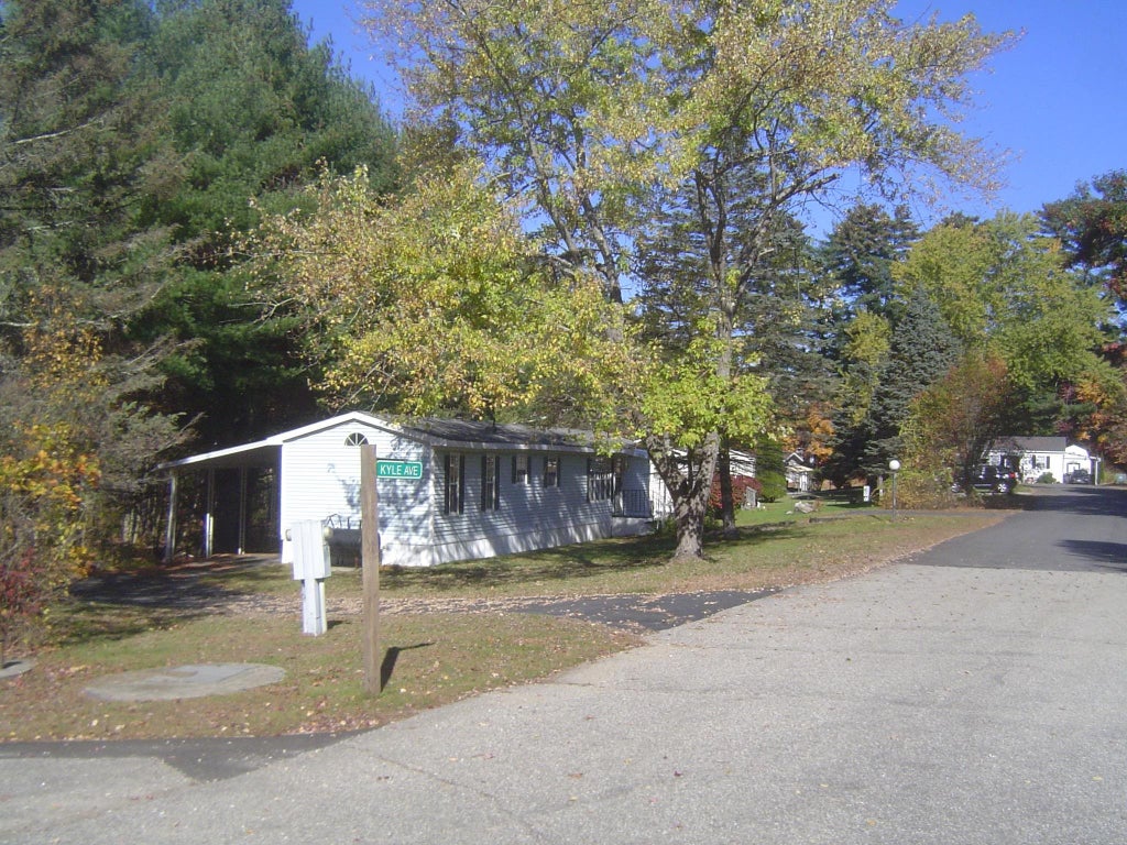 Photo of 4 Kyle Avenue, Hooksett, NH 03106 (MLS # 5115234)