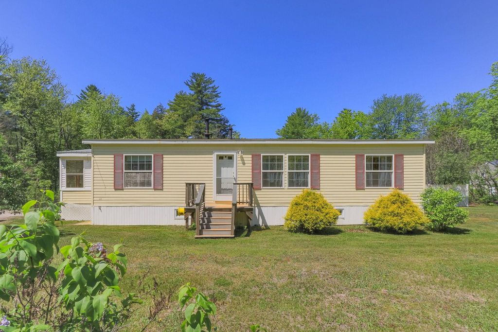Photo of 12 Mountain View Road, Deerfield, NH 03037 (MLS # 5090719)