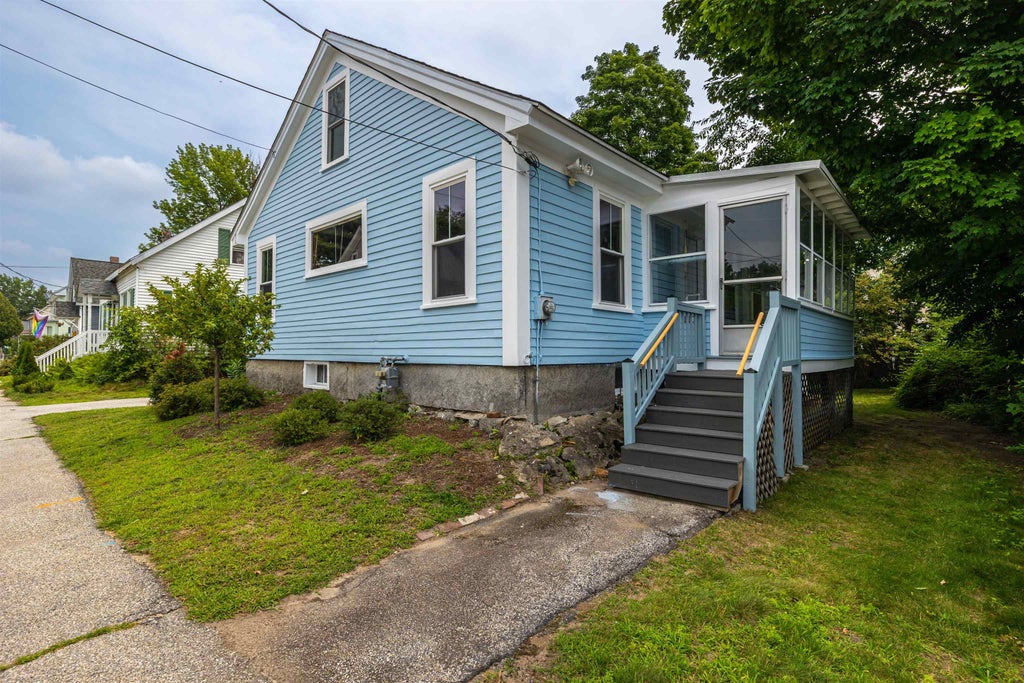 Photo of 17 Monroe Street, Concord, NH 03301 (MLS # 5102433)