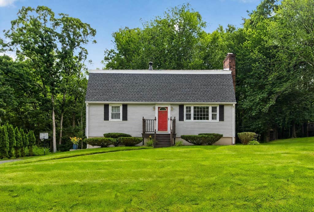 Photo of 28 Brady Avenue, Derry, NH 03038 (MLS # 5103580)
