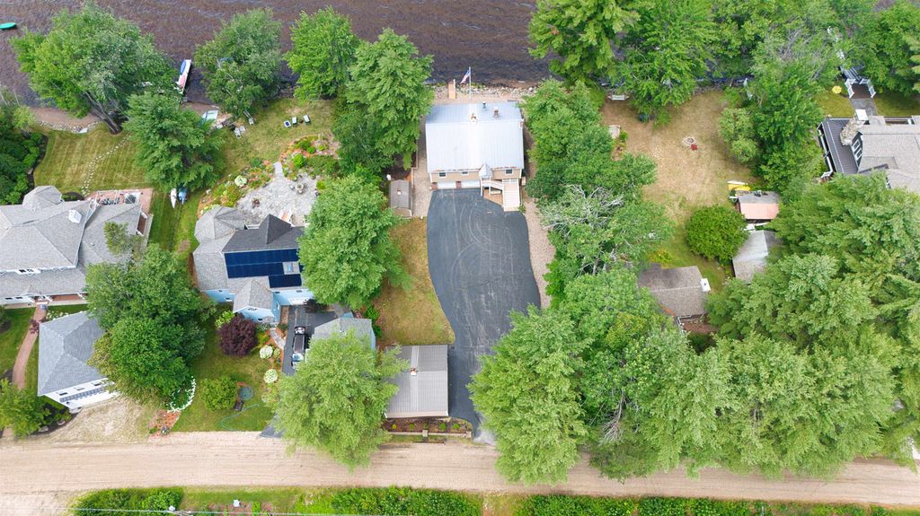 Photo of 52 Long Sands Road, Ossipee, NH 03814 (MLS # 5101145)