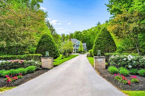 Photo of 14 Aspen Lane, Bedford, NH 03110 (MLS # 5092097)