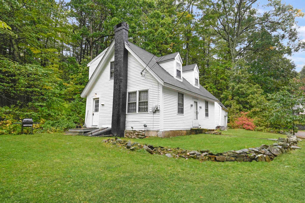 Photo of 18 School House Road, Sandown, NH 03873 (MLS # 5112180)