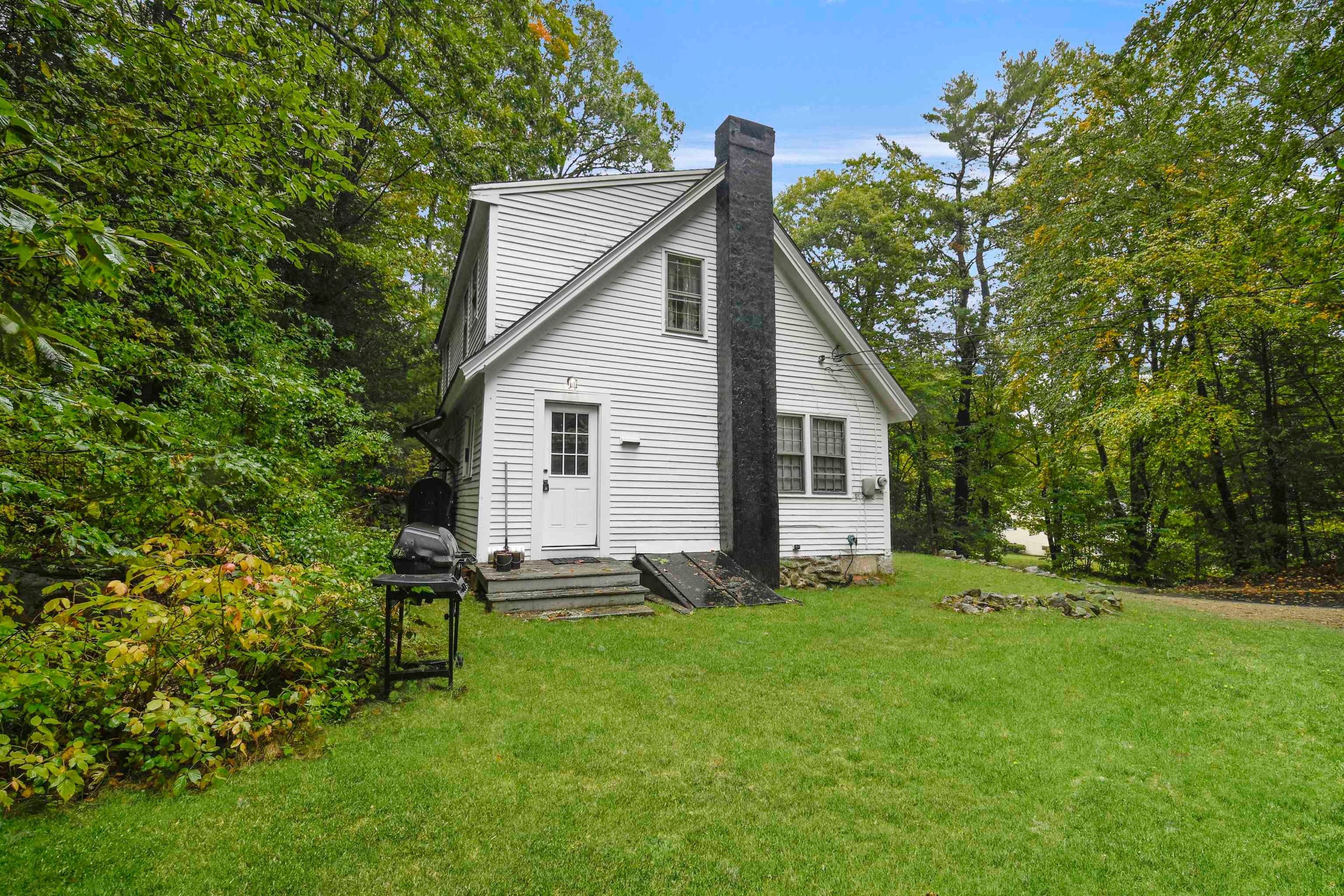 18 School House Road