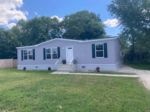 Photo of 40 School Street, Canaan, NH 03741 (MLS # 5105487)