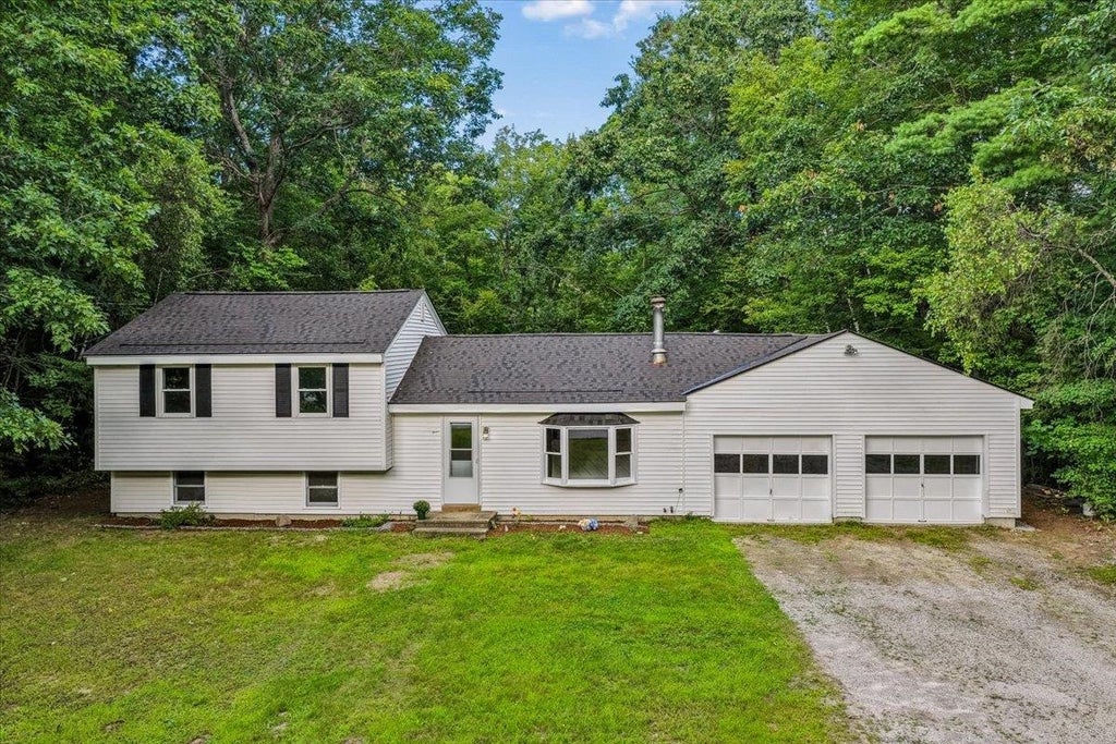 Photo of 62 Pine Ridge Road, Hillsborough, NH 03244 (MLS # 5107215)