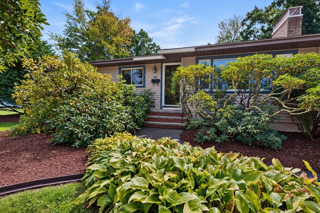 Photo of 201 Paquette Avenue, Manchester, NH 03104 (MLS # 5112401)