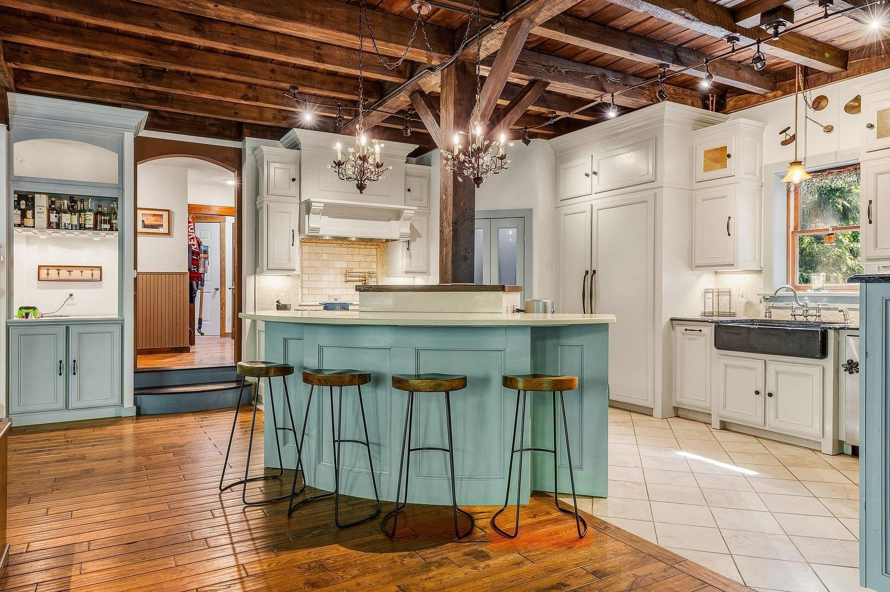 135 Mountain Road