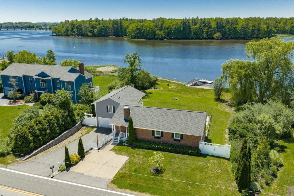 Photo of 177 Spur Road, Dover, NH 03820 (MLS # 5093412)