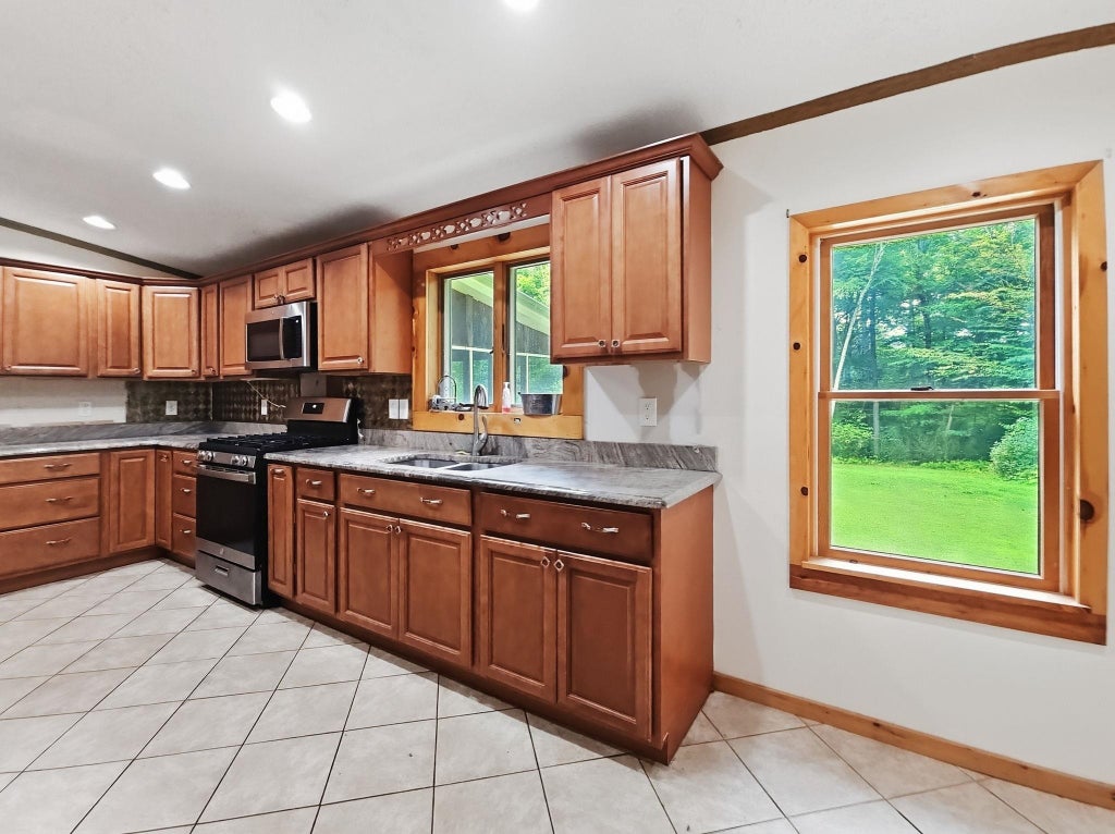 Photo of 10 Burt Hill Road, Winchester, NH 03470 (MLS # 5105670)