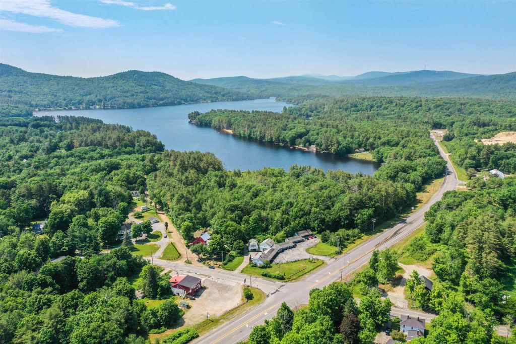 Photo of 626 West Main Street, Hillsborough, NH 03244 (MLS # 5092386)