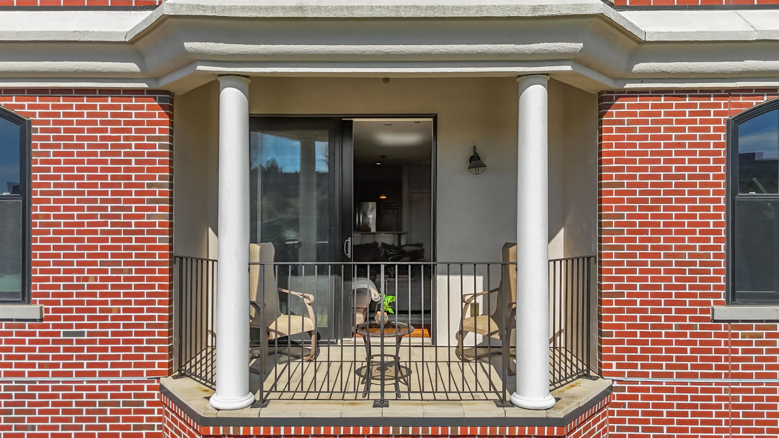 52 Main Street 402