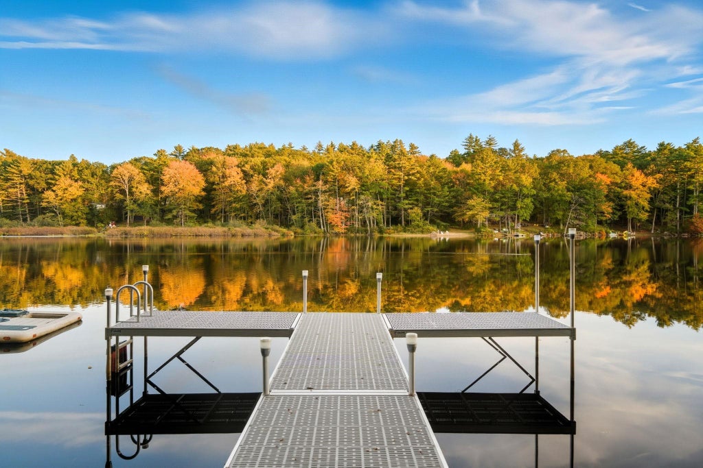 Photo of 543 Long Shores Drive, Barrington, NH 03825 (MLS # 5086604)