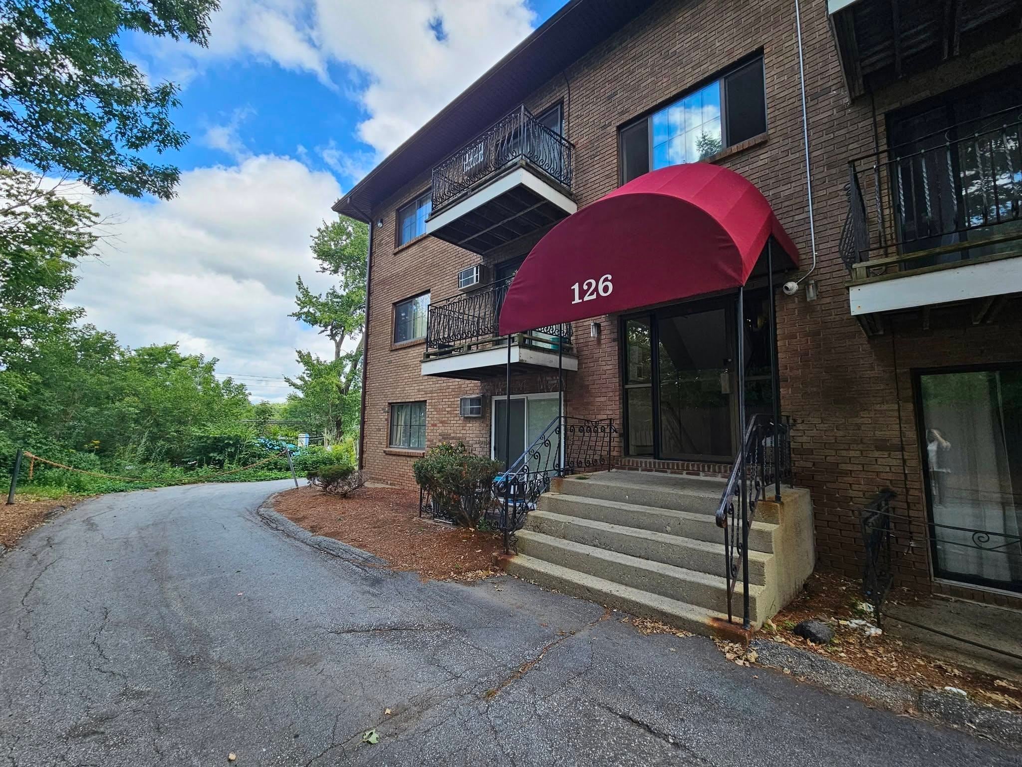 126 Mammoth Road Road Unit4