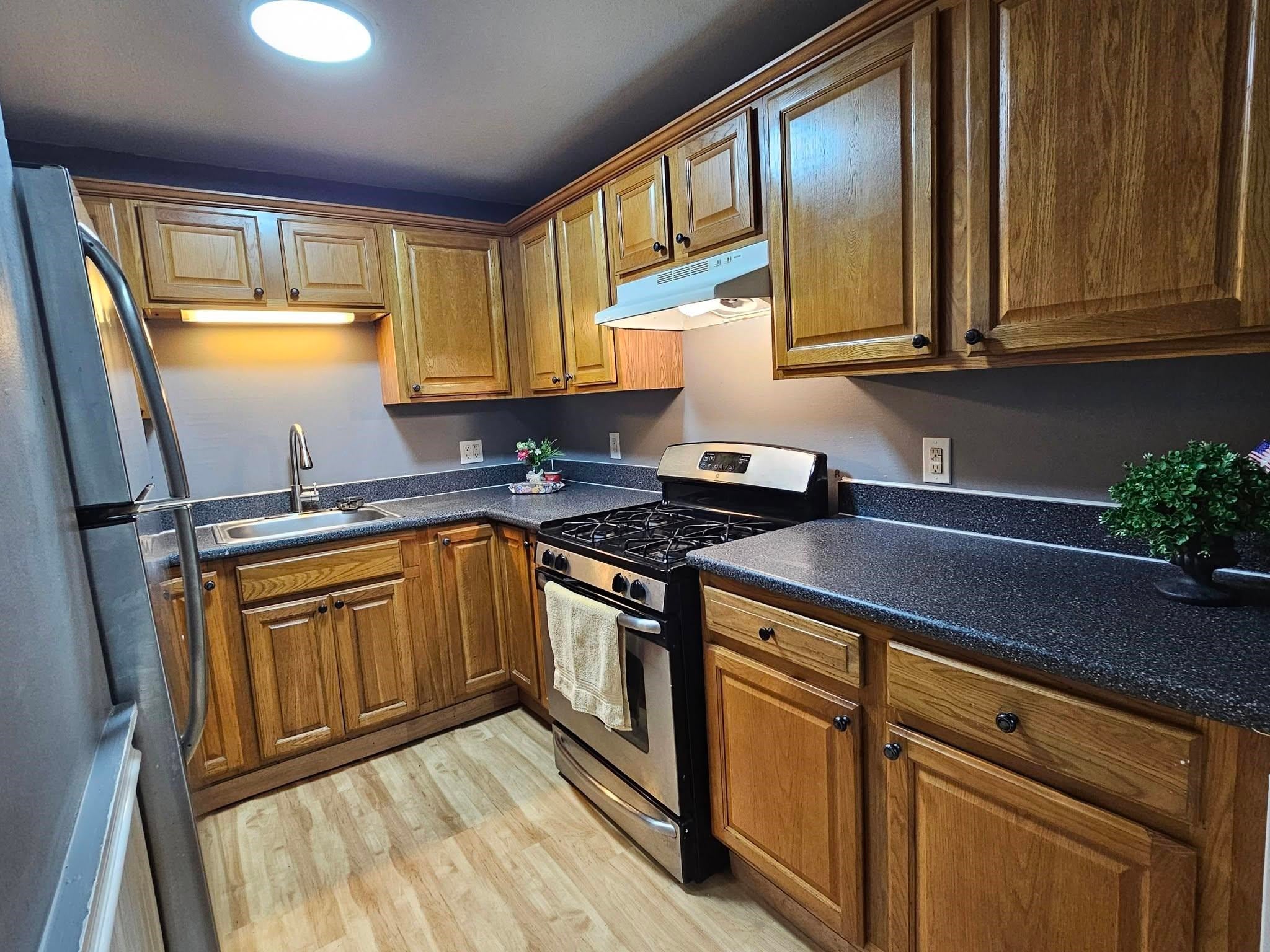 126 Mammoth Road Road Unit4