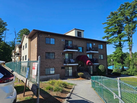 Photo of 126 Mammoth Road Road #Unit4, Hooksett, NH 03106 (MLS # 5106609)