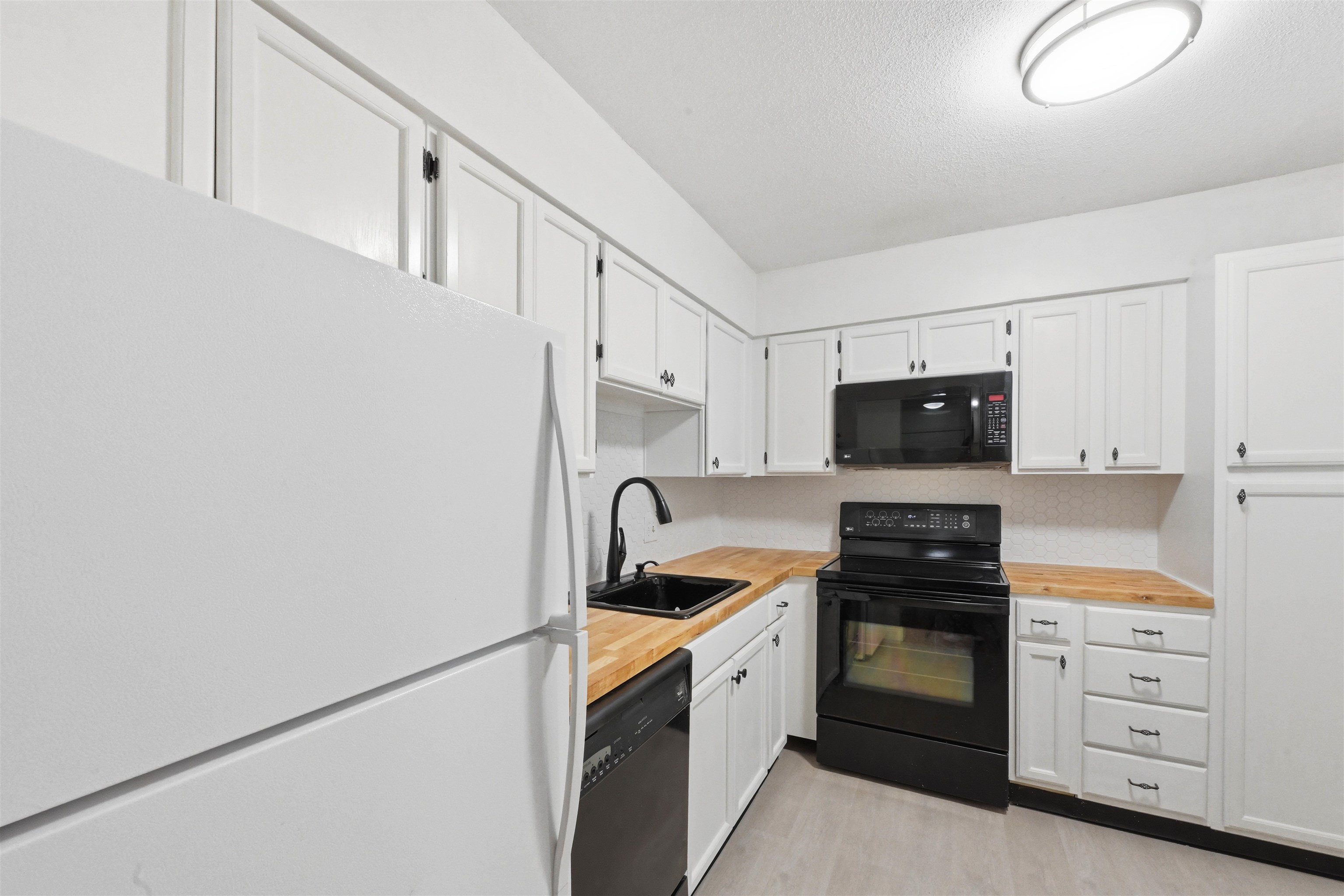 100 Kennedy Drive 39