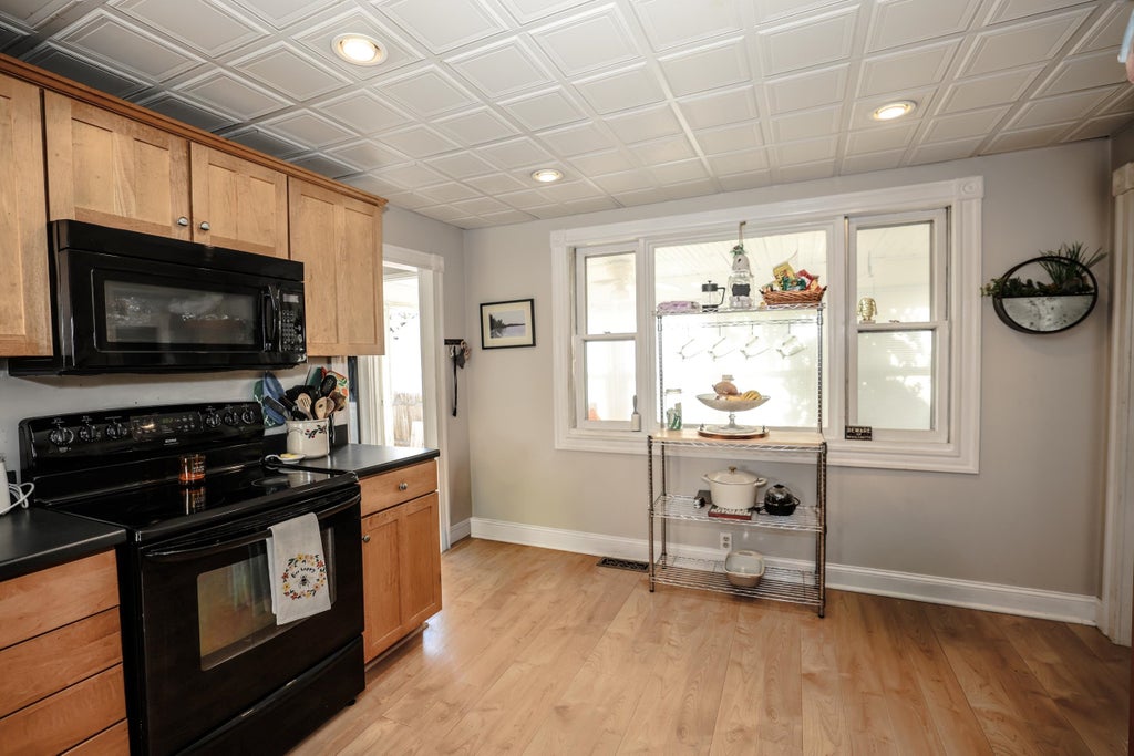 Photo of 9 Concord Street, Concord, NH 03301 (MLS # 5114146)
