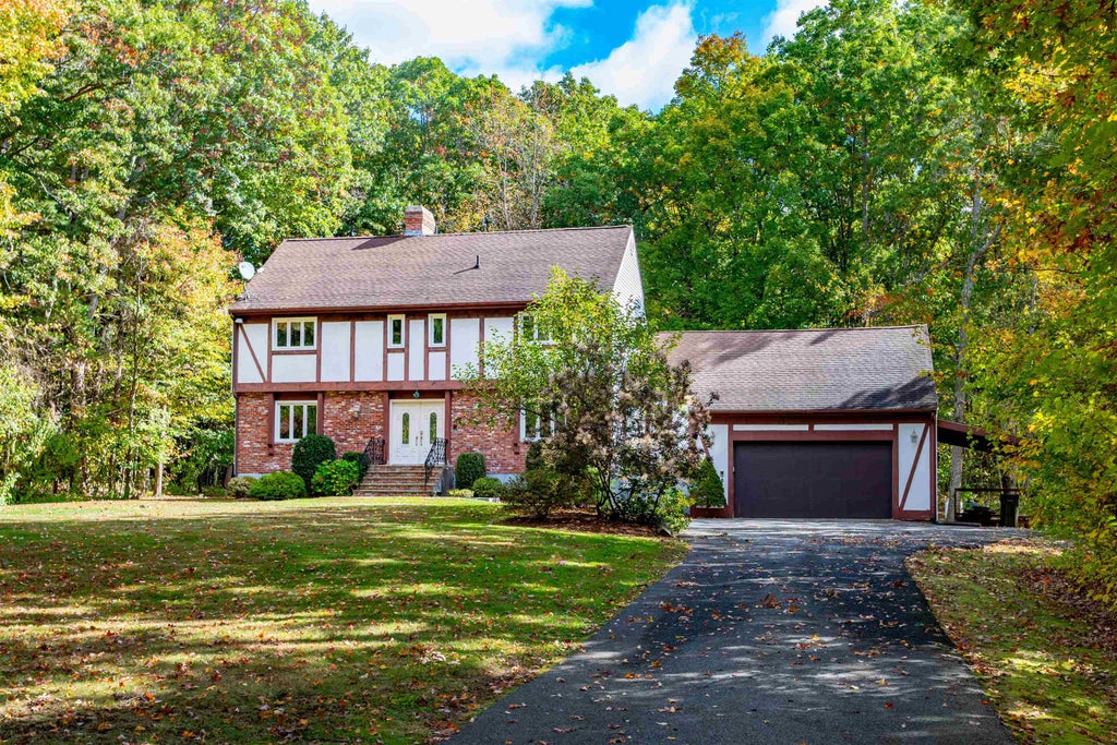 Photo of 23 Golden Oaks Drive, Salem, NH 03079 (MLS # 5113585)