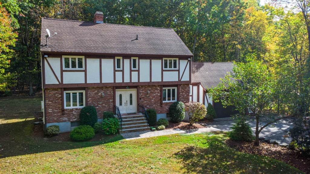 Photo of 23 Golden Oaks Drive, Salem, NH 03079 (MLS # 5113585)